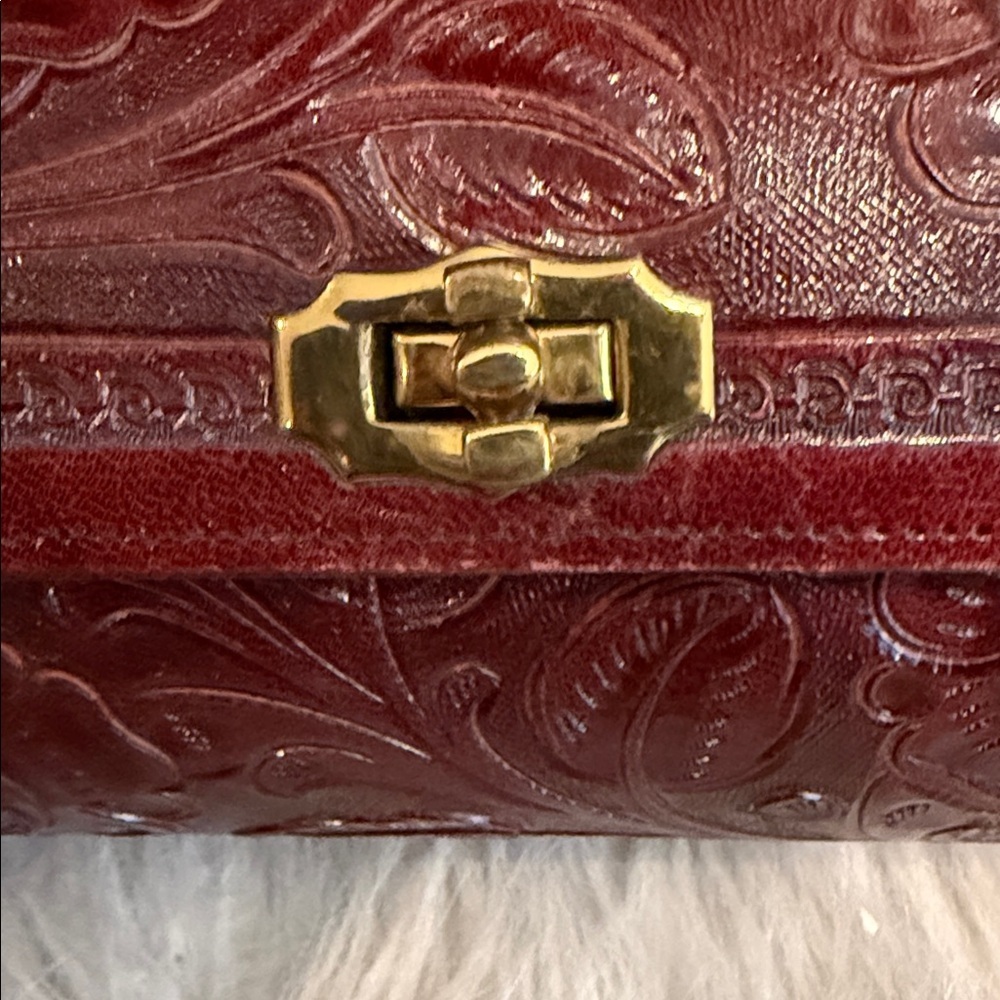 Vintage Burgundy Tooled Leather Shoulder Bag with Brass Clasp - Picture 13 of 13